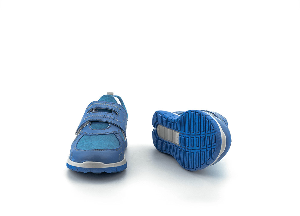 Kids' sports shoes in light blue nappa and suede 360° placeholder image