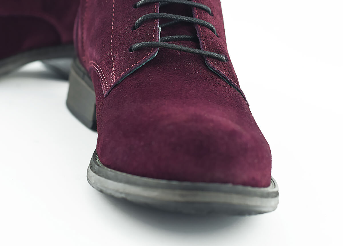 Ladies boots in burgundy colour