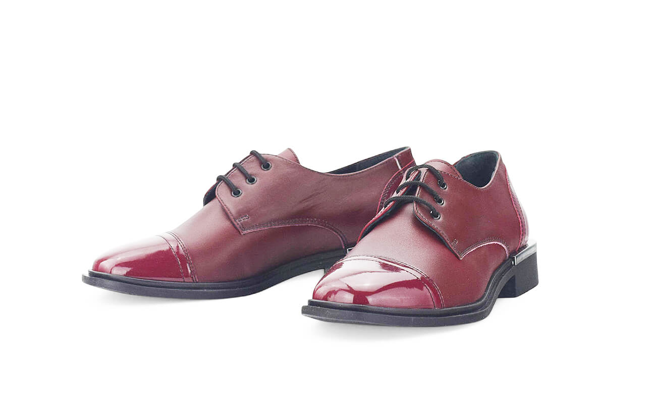 Дамски обувки с нисък ток и възки в цвят бордо 360° Image