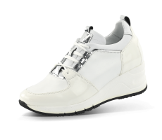 Ladies' sport shoes in white