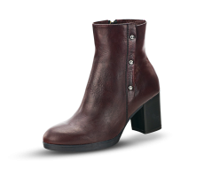 Elegant ladies' boots with zipper and high heel in burgundy colour