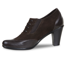 Dark brown lady shoes with ribbing