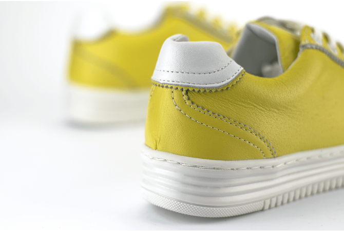Ladies' sneakers in light yellow