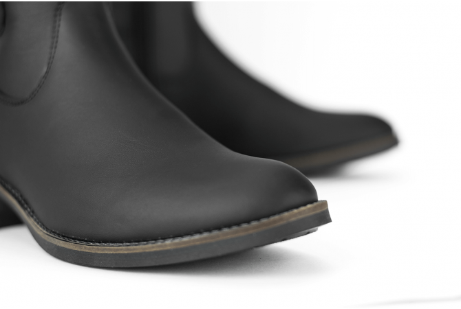 Дамски ботуши в черно