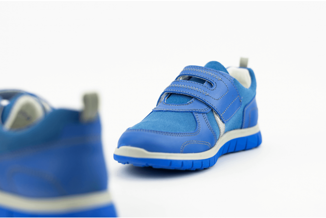 Kids' sports shoes in light blue nappa and suede