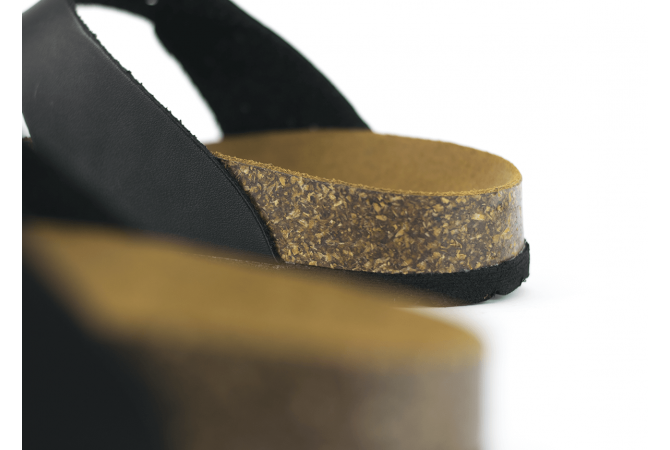 Дамски чехъл в черен цвят