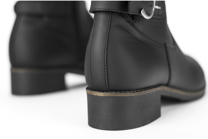 Дамски ботуши в черно