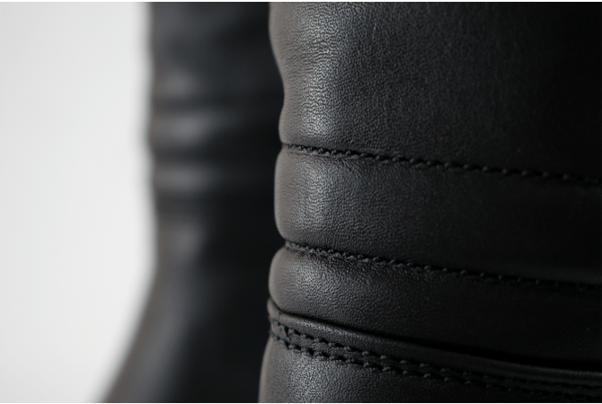 Черни дамски боти с ток