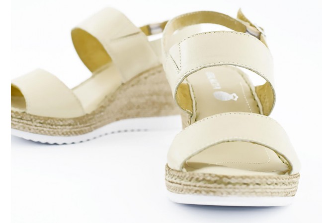 Ladies' sandals in beige