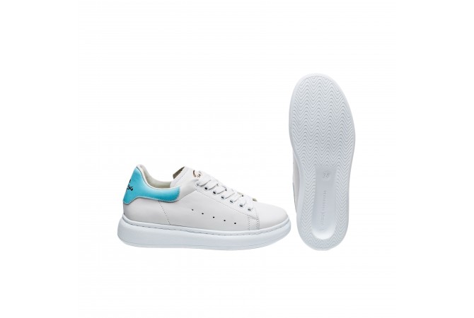 Дамски спортни маратонки в бял и син цвят