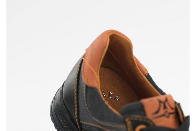 Kids' sneakers in black and orange