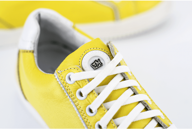 Ladies' sneakers in light yellow