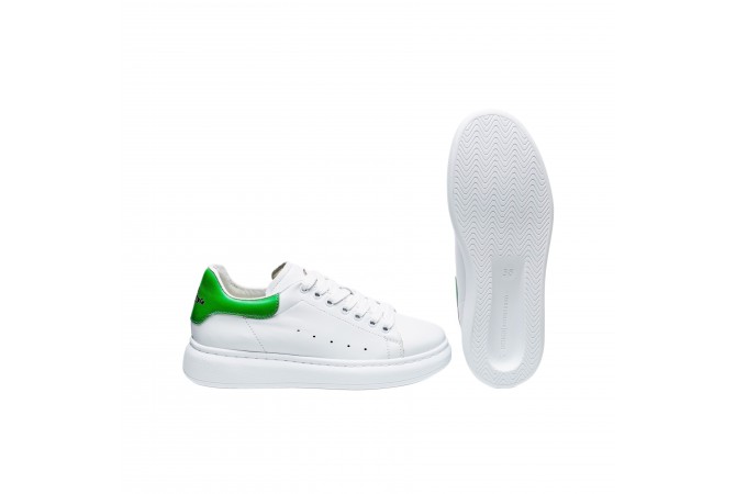 Дамски спортни маратонки в бял и зелен цвят