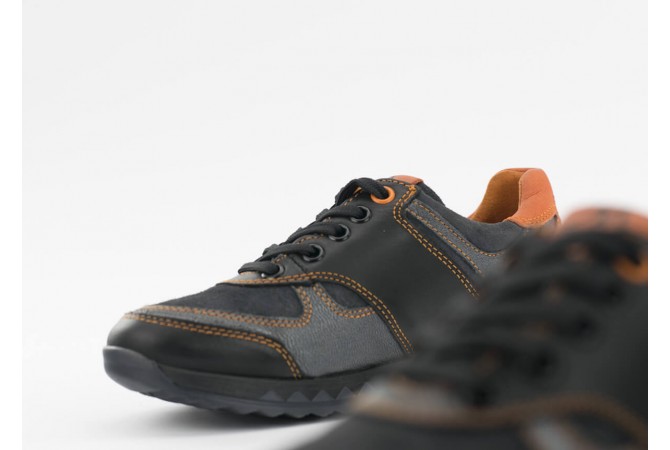 Kids' sneakers in black and orange