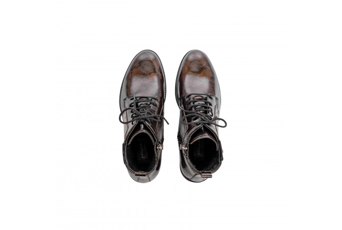 Дамски ежедневни боти от естествен лак в кафяв цвят 