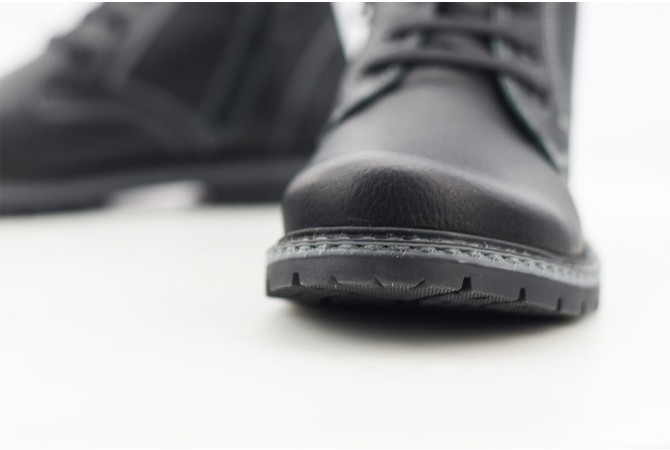 Children's chukka boots made from black grained leather