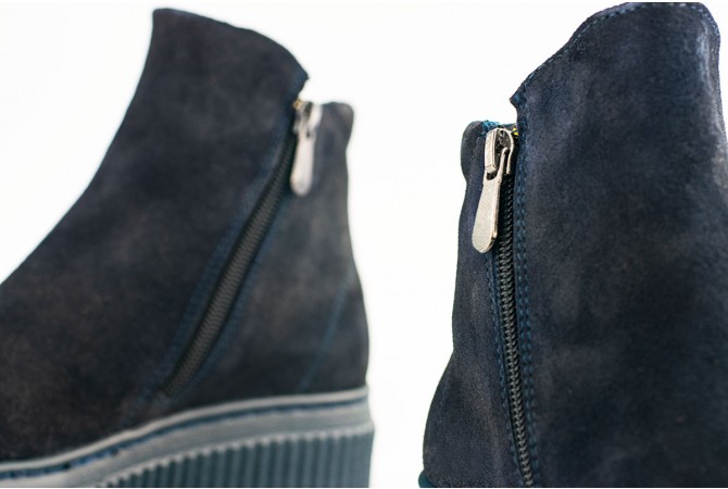 Ladies' boots with two zippers in blue suede