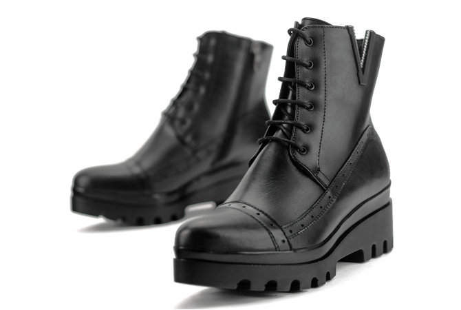 Дамски боти на платформа с връзки и цип в черно