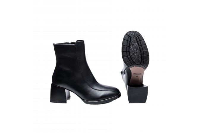 Дамски боти в черен цвят