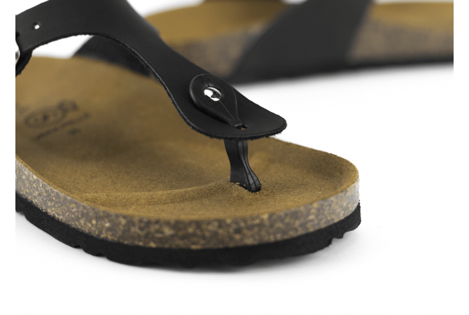 Дамски чехъл в черен цвят